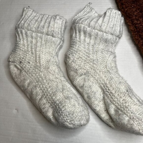 2 Pairs of Slipper Socks Brown Bear with Bows White Cable Knit Sherpa Faux Fur - Picture 8 of 13